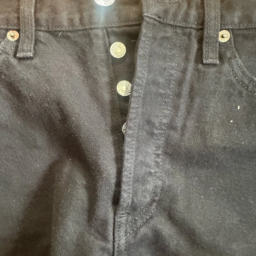 RE/DONE Boho Trendy Black High Rise Denim Shorts – Cutoff Raw Hem, Size 27